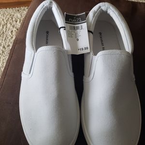 NWT Rue 21 Canvas Shoes Size 9